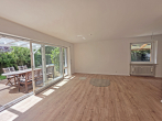 Ruhige Doppelhaushälfte mit Pool *** TOP LAGE Nähe Airbus und Campus - Wohnzimmer mit Glasfront