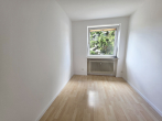 Ruhige Doppelhaushälfte mit Pool *** TOP LAGE Nähe Airbus und Campus - Ankleide_Büro