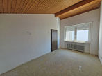 Gemütliches Familienidyll mit viel Licht und Privatsphäre in Splitlevel-Bauweise.... - Schlafzimmer mit hoher Decke
