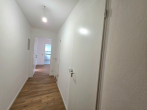 Neu sanierte Garten-Terrassenwohnung in Top-Lage - Flur mit Holzboden