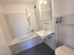 Gemütliche 3-Zimmerwohnung mit umlaufendem Süd-West-Balkon in Bahnhofsnähe.... - Weißes Badezimmer mit Wanne
