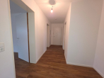 Charmante 3-Zimmer-Wohnung mit Gartenterrasse - Flur