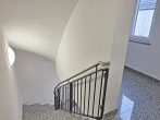Sorgenfrei und ruhig: In barrierefreier Wohnung im NEUBAUSTANDARD wohnen... - Helles Treppenhaus