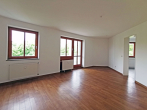 Genießen Sie die Sonne auf Ihrem Balkon mit Blick ins Grüne... - Helles Wohnzimmer