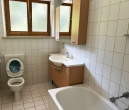 Gemütliche Maisonette-Wohnung in Weissach - Helles weißes Wannenbad