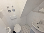 Charmanter Dachterrassentraum auf zwei Ebenen in Alt-Taufkirchen.... - Weißes Gäste-WC