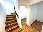 Erstbezug nach Modernisierung...Maisonette-Wohnung direkt an der Weißach - Modernes Treppenhaus