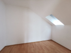Gemütliche Single-Wohnung im Dachgeschoss... - Schlafzimmer