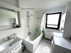 Gemütliche 3-Zimmerwohnung in S-Bahnhofnähe mit Süd-Balkon.... - Badezimmer